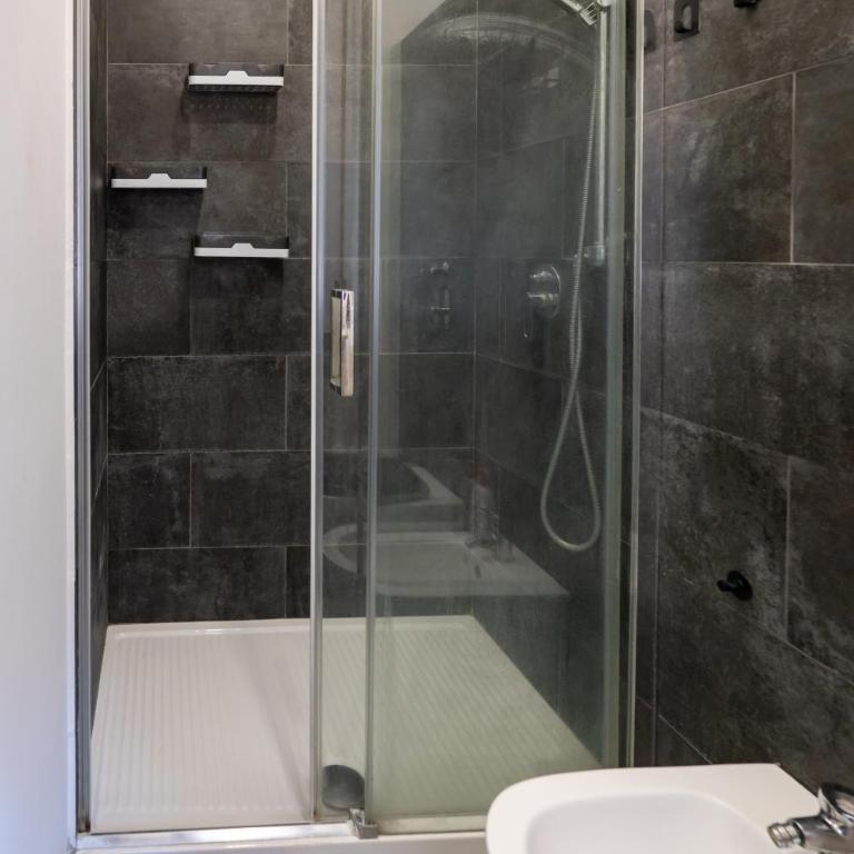 Spacious Aparment 10 mins walk from Duomo - Apartamento de 3 dormitorios con balcón - 5