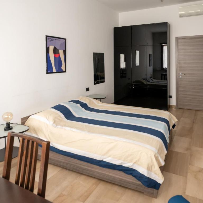 Spacious Aparment 10 mins walk from Duomo - Apartamento de 3 dormitorios con balcón - 1