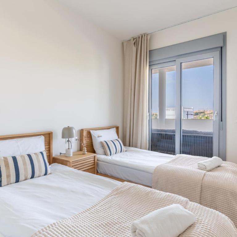 Habitat Valle Romano with Pool, Gym & Playground by Downtown Apartments Spain - Apartamento de 2 dormitorios con vistas a la montaña - 5