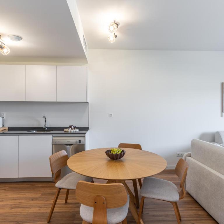 Habitat Valle Romano with Pool, Gym & Playground by Downtown Apartments Spain - Apartamento de 2 dormitorios con vistas a la montaña - 16