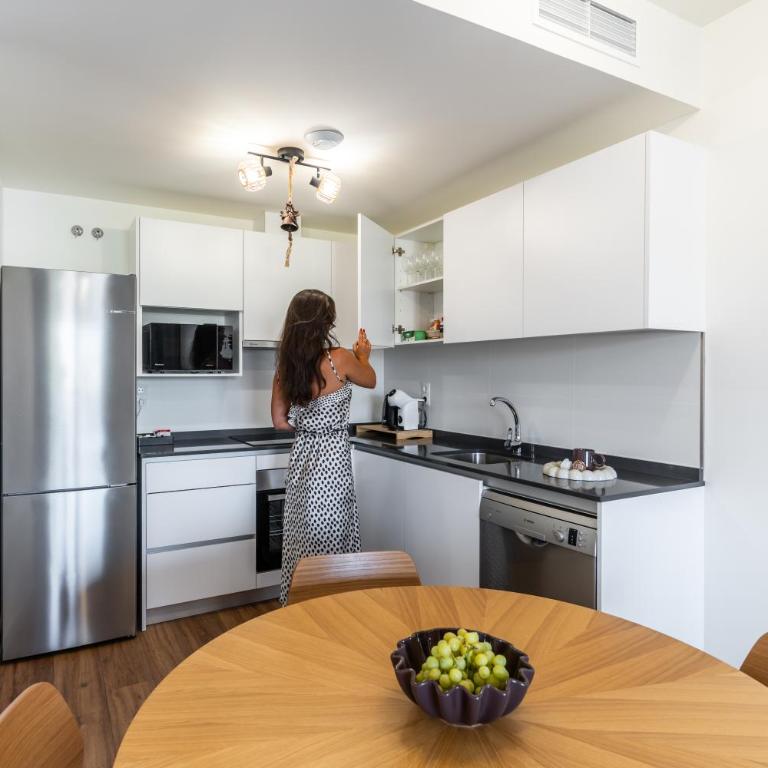 Habitat Valle Romano with Pool, Gym & Playground by Downtown Apartments Spain - Apartamento de 2 dormitorios con vistas a la montaña - 11