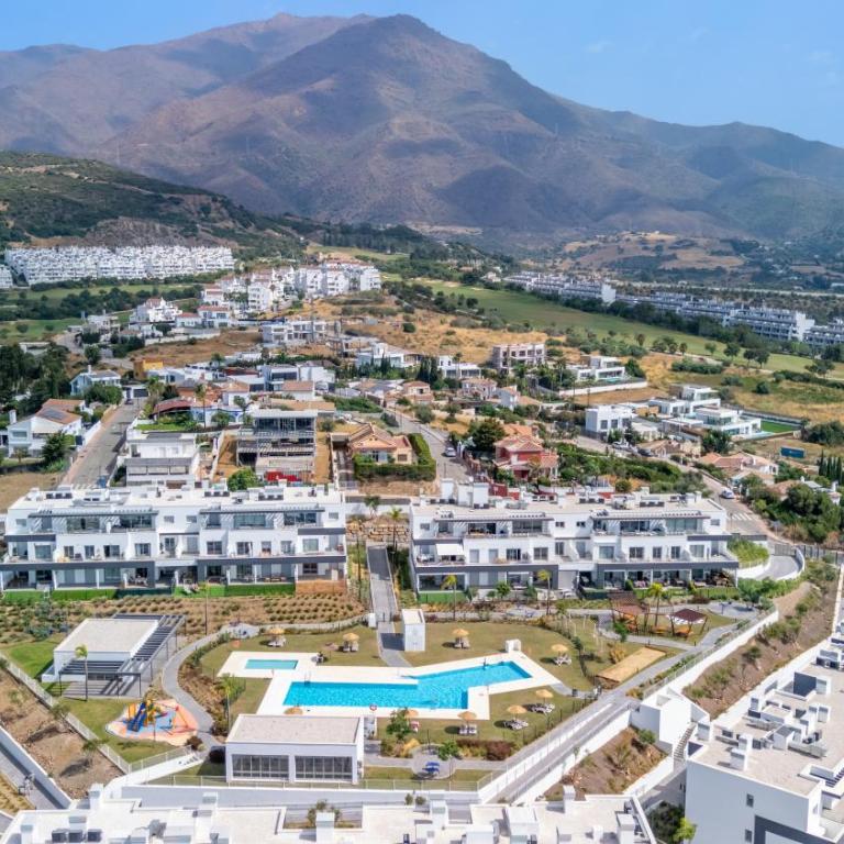 Habitat Valle Romano with Pool, Gym & Playground by Downtown Apartments Spain - Apartamento de 2 dormitorios con vistas a la montaña - 2