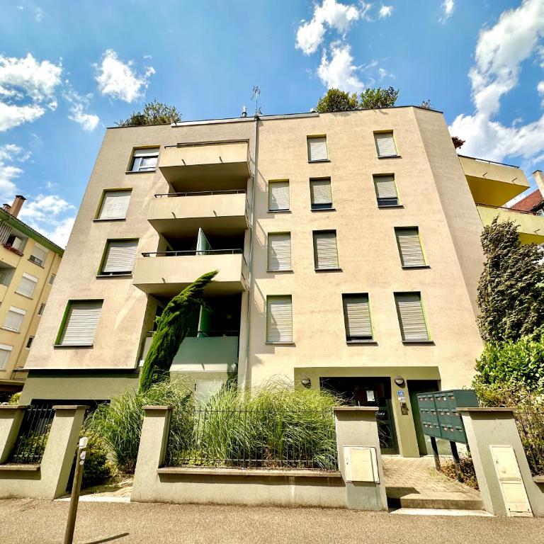 Charmant 2 pièces avec terrasse & tram à 5 min - Appartement 1 Chambre - 8