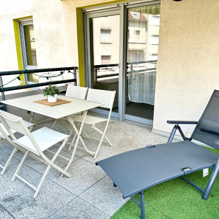 Charmant 2 pièces avec terrasse & tram à 5 min - Appartement 1 Chambre - 14