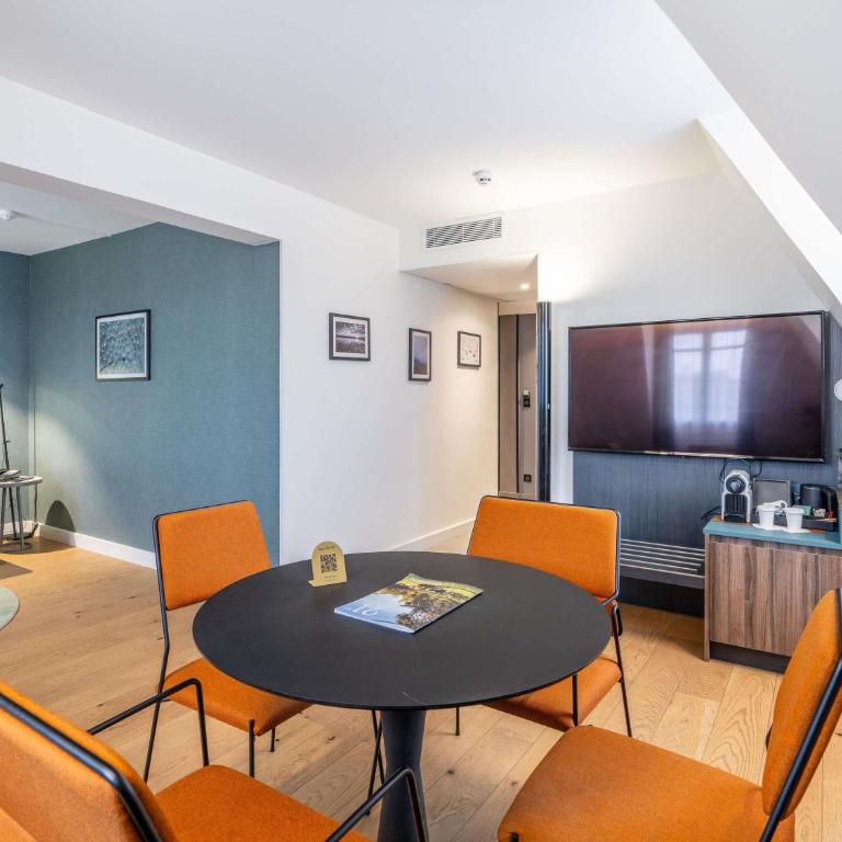 Novotel Deauville Plage - Suite Duplex avec 1 Lit Double et 1 Canapé - 4