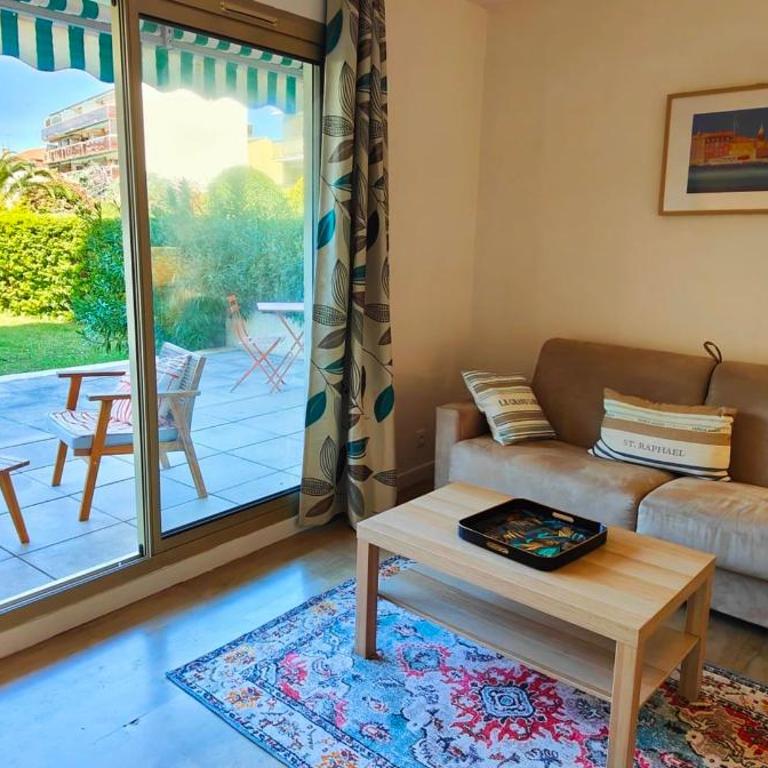 Private garden in the heart of Saint-Raphaël - Apartment - 2