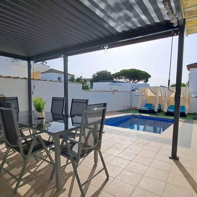 Chalet cerca de La Barrosa con piscina privada y barbacoa - Three-Bedroom House - 20