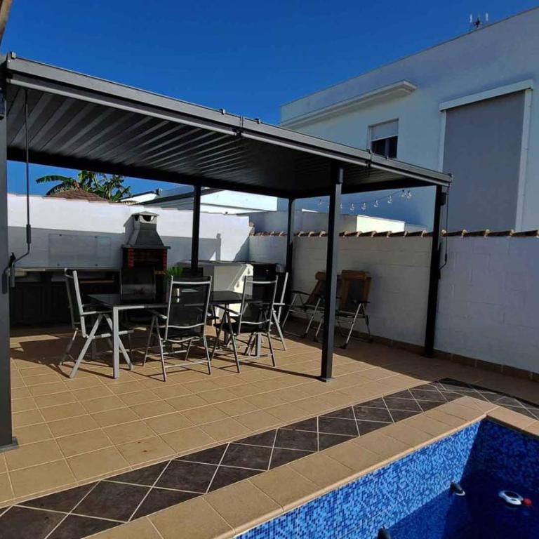 Chalet cerca de La Barrosa con piscina privada y barbacoa - Three-Bedroom House - 19