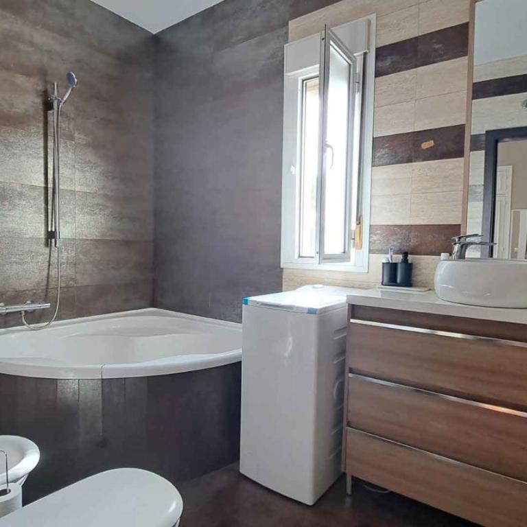 Chalet cerca de La Barrosa con piscina privada y barbacoa - Three-Bedroom House - 10