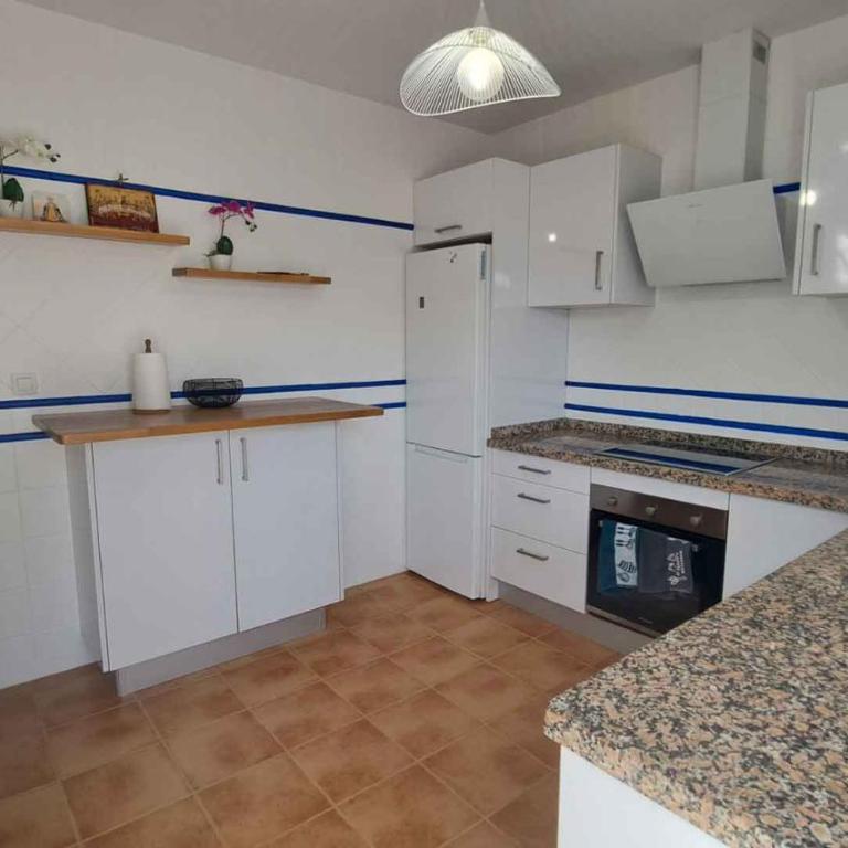 Chalet cerca de La Barrosa con piscina privada y barbacoa - Three-Bedroom House - 16