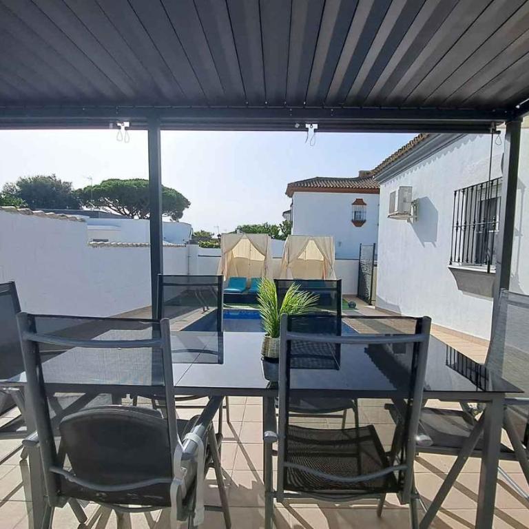 Chalet cerca de La Barrosa con piscina privada y barbacoa - Three-Bedroom House - 21