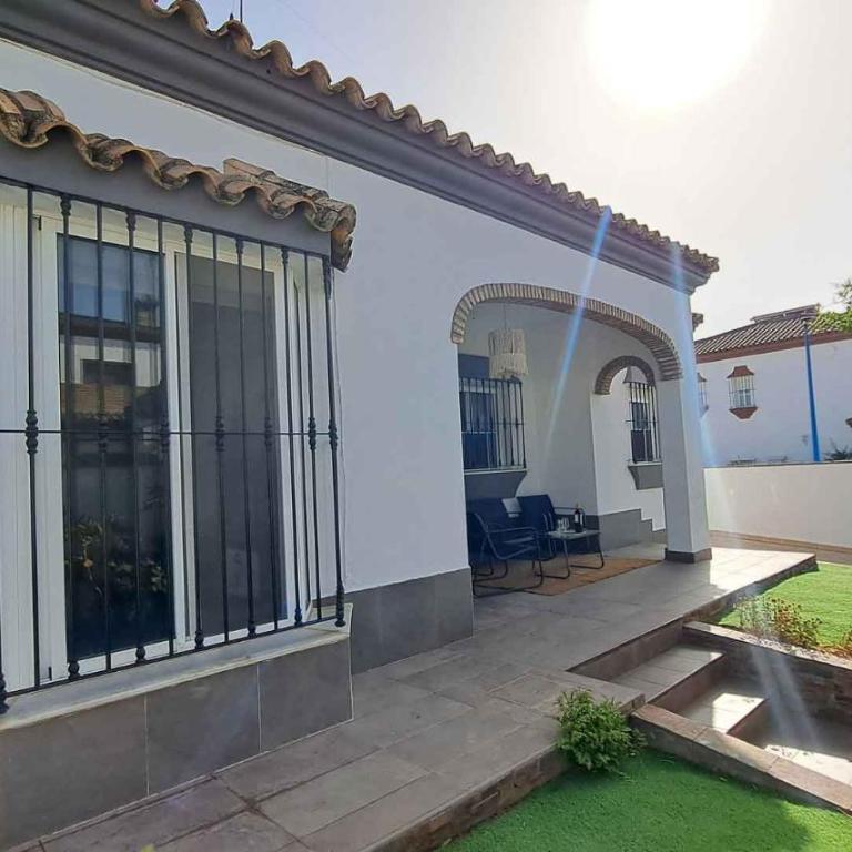 Chalet cerca de La Barrosa con piscina privada y barbacoa - Three-Bedroom House - 4