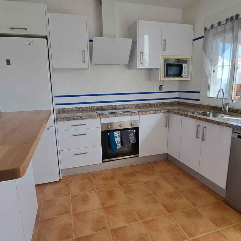 Chalet cerca de La Barrosa con piscina privada y barbacoa - Three-Bedroom House - 15