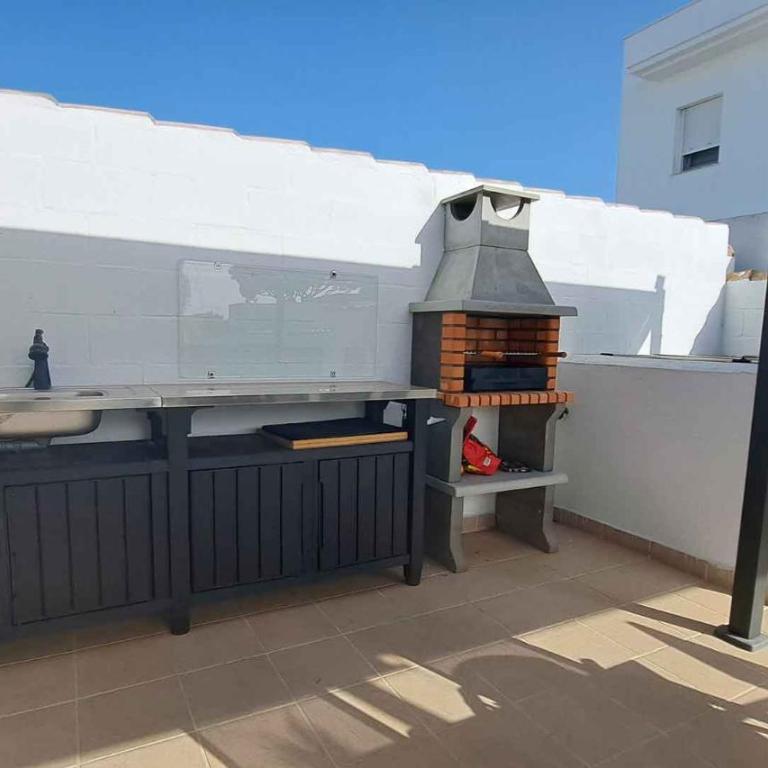 Chalet cerca de La Barrosa con piscina privada y barbacoa - Three-Bedroom House - 22