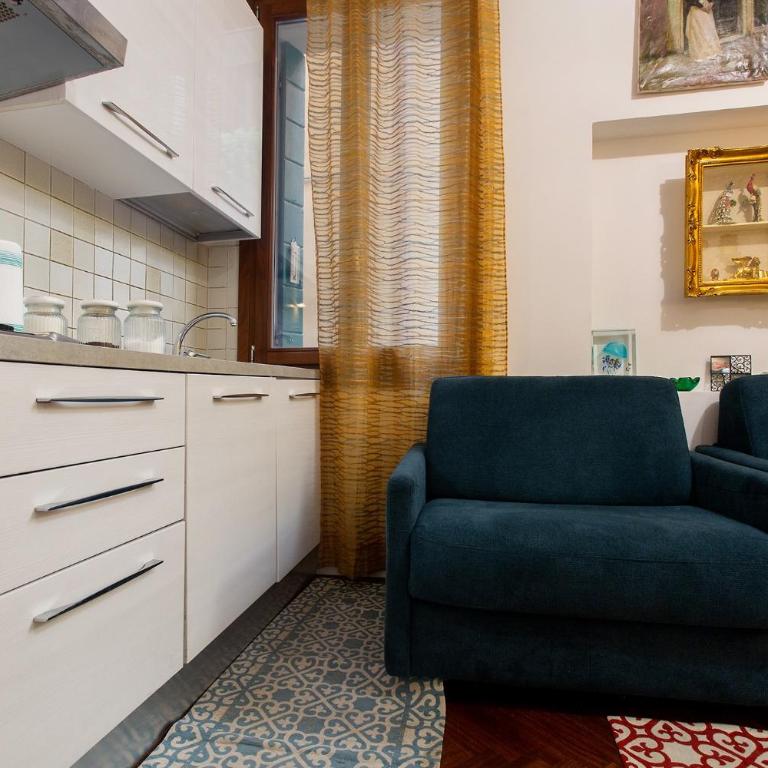 Royal Rialto Apartment - Grand Canal View - Two-Bedroom Apartment with Street View - 9