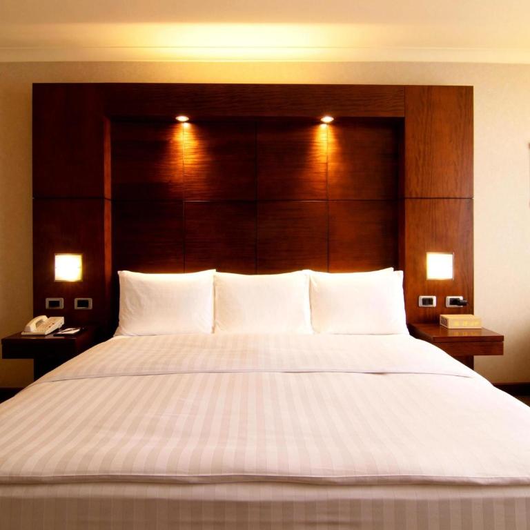 Swissotel Quito - Habitación Executive Swiss - 1 cama extragrande - 2