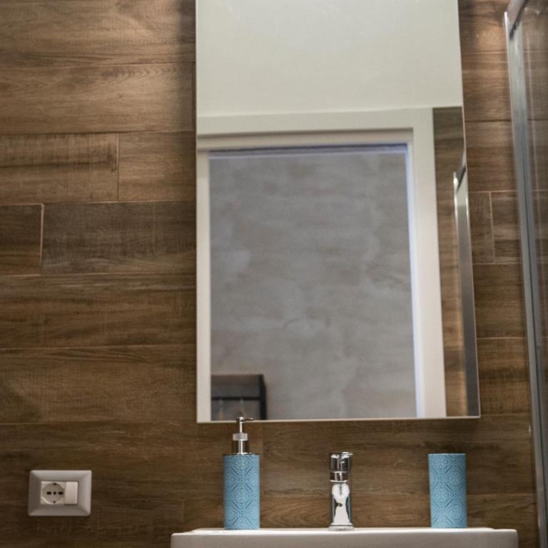 La Dimora di Parthenope Ferrara Rooms - Habitación Doble con baño privado - 6