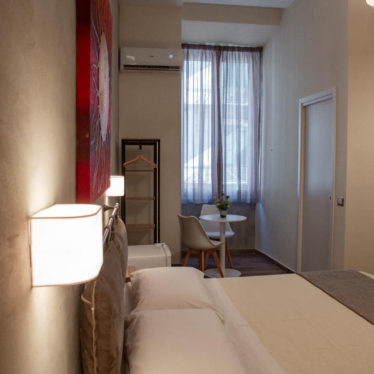 La Dimora di Parthenope Ferrara Rooms - Habitación Triple Confort con ducha - 12