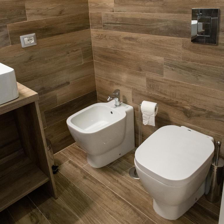 La Dimora di Parthenope Ferrara Rooms - Habitación Triple con baño privado - 1