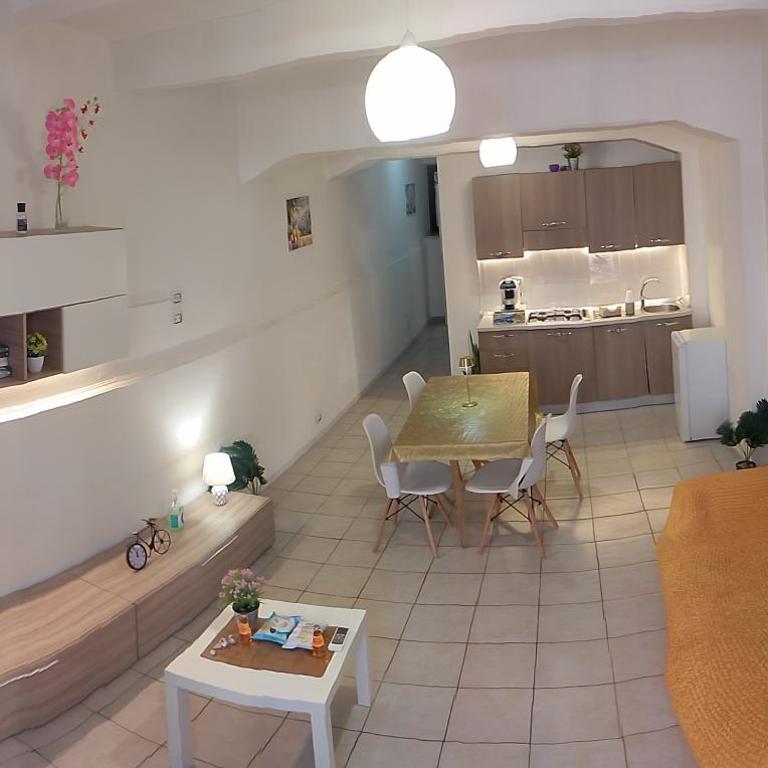 HOUSE Giusy - Appartamento con 1 Camera da Letto - 1
