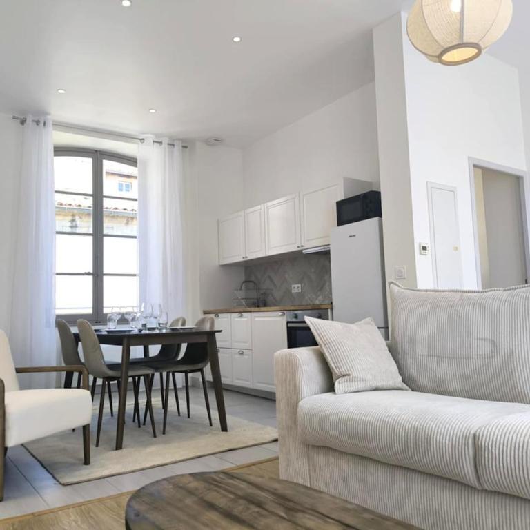 T3 rénové et lumineux au cœur du centre historique - Appartement 2 Chambres - 1