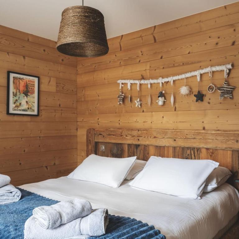 Chalet Le Carnotzet Luxury Chalet with Covered Hot Tub Panoramic Sauna - Chalet - 20