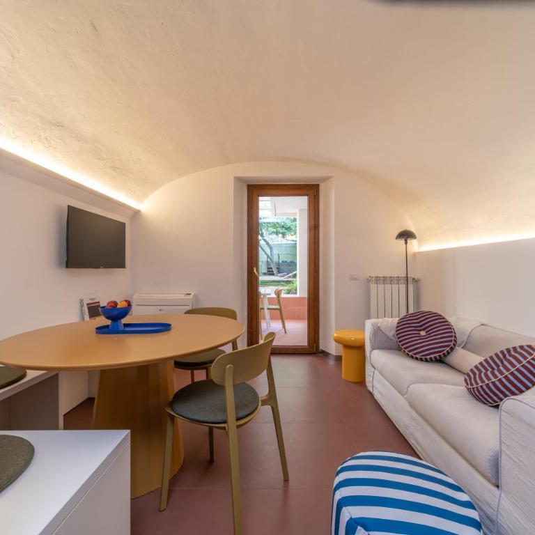 The Secret Garden - Two-Bedroom Apartment - 14