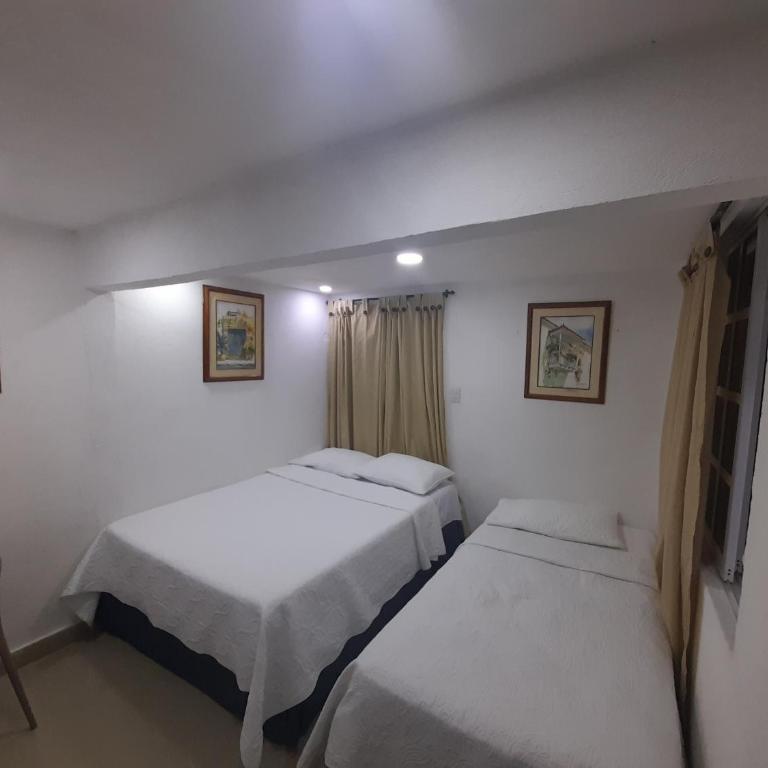 Hostal Casa de las Americas - Basic Triple Room - 2
