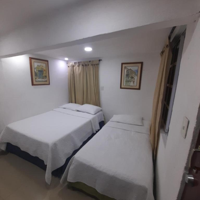 Hostal Casa de las Americas - Basic Triple Room - 1