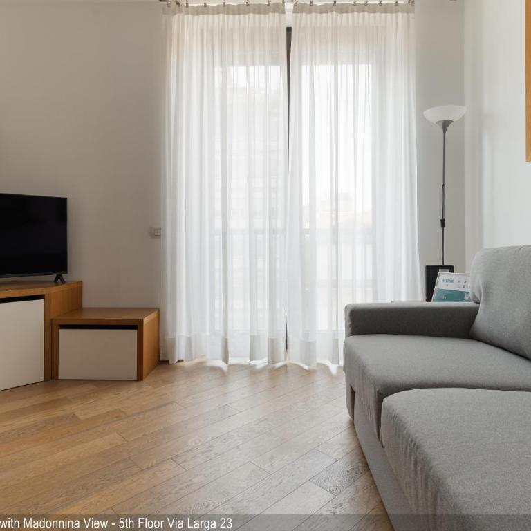 Brera Apartments in Missori - One-Bedroom Apartment with Madonnina View, 5th Floor - Via Larga 23 - 6