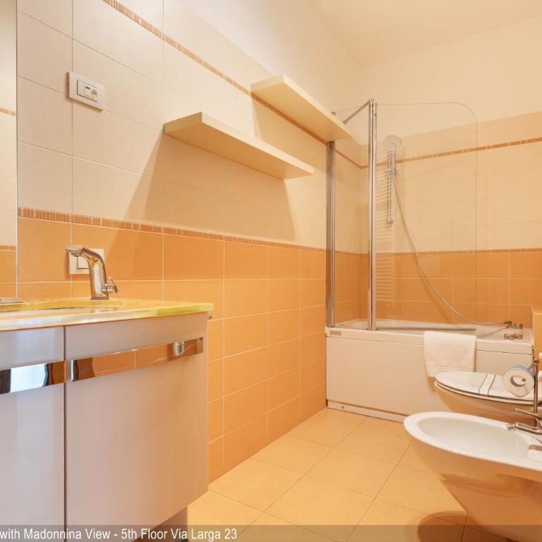 Brera Apartments in Missori - One-Bedroom Apartment with Madonnina View, 5th Floor - Via Larga 23 - 8