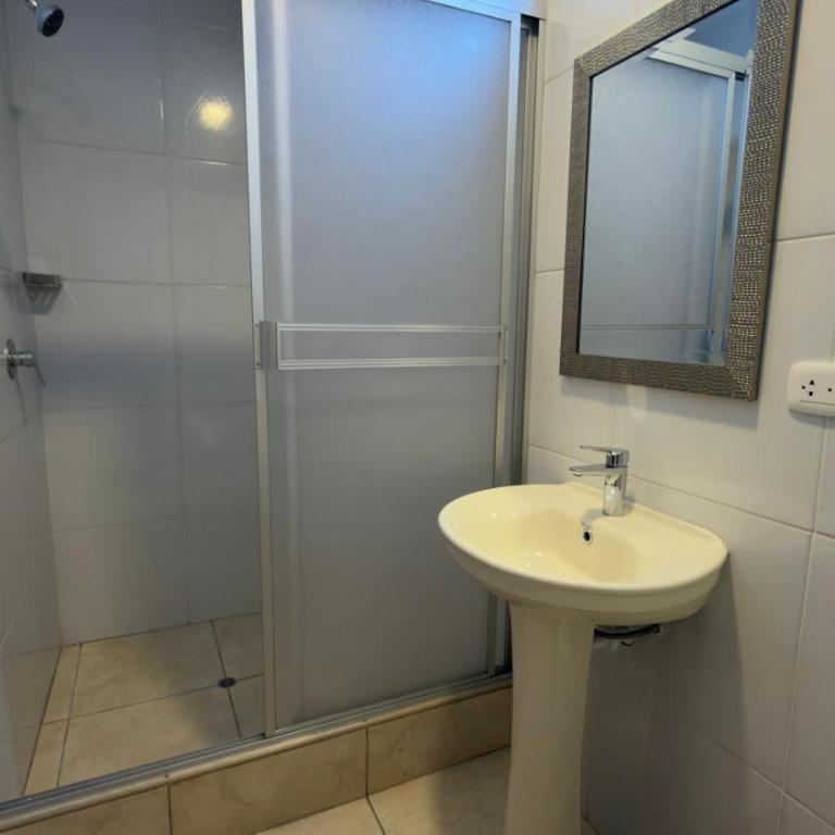 Hotel Residencial Paris - Suite con cama grande - 5