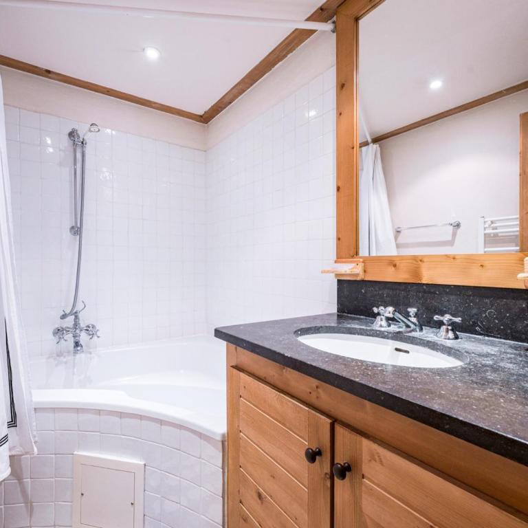 Appartement 3 pièces au Chatelard, accès direct pistes, parking inclus - FR-1-518-89 - Appartement - 12