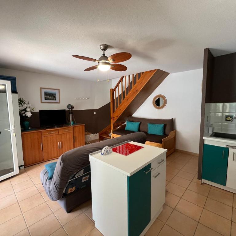 Belle villa 2 chambres, veranda, terrasse parking privatif dans résidence sécurisée avec piscine commune 800 m de la mer LRCS87 - Haus mit 2 Schlafzimmern - 7