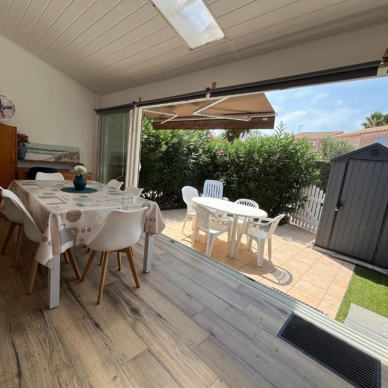 Belle villa 2 chambres, veranda, terrasse parking privatif dans résidence sécurisée avec piscine commune 800 m de la mer LRCS87 - Haus mit 2 Schlafzimmern - 3