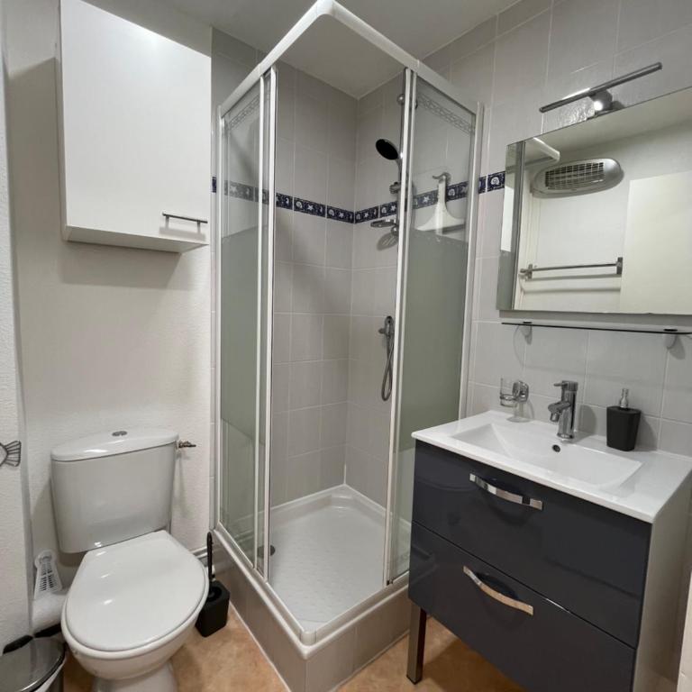 Belle villa 2 chambres, veranda, terrasse parking privatif dans résidence sécurisée avec piscine commune 800 m de la mer LRCS87 - Haus mit 2 Schlafzimmern - 12