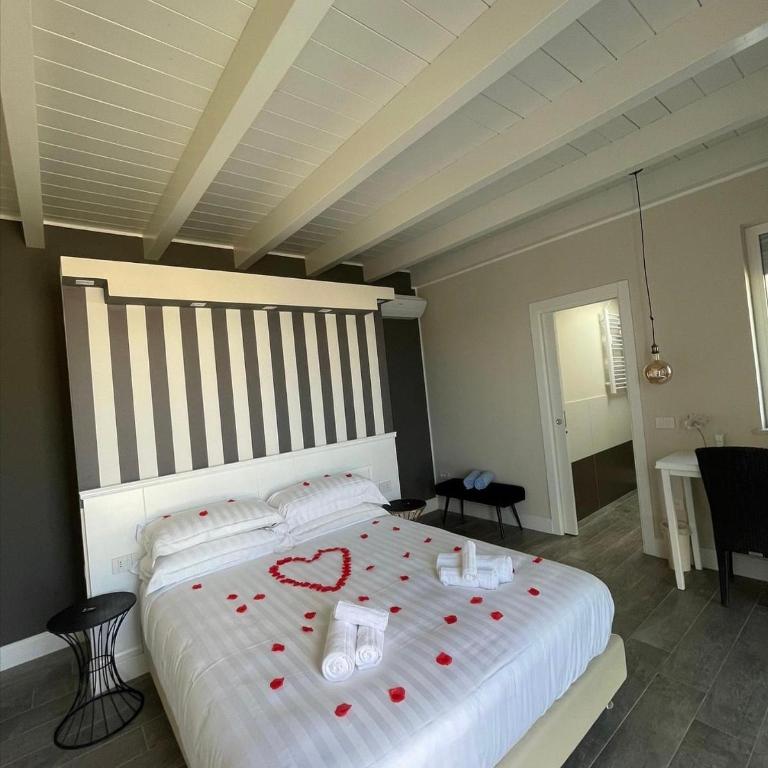 18 Dante Luxury Suites - Camera Queen con Vasca Idromassaggio - 11