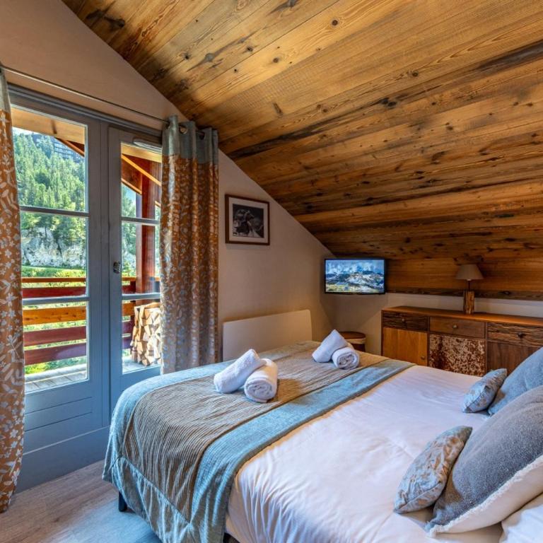 Cosy & Modern 2 Bed Apartment with Wood Burner - Arc 1950 - Manoir Savoie - Two-Bedroom Apartment - 16