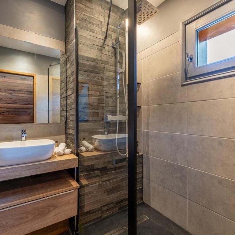 Cosy & Modern 2 Bed Apartment with Wood Burner - Arc 1950 - Manoir Savoie - Two-Bedroom Apartment - 18
