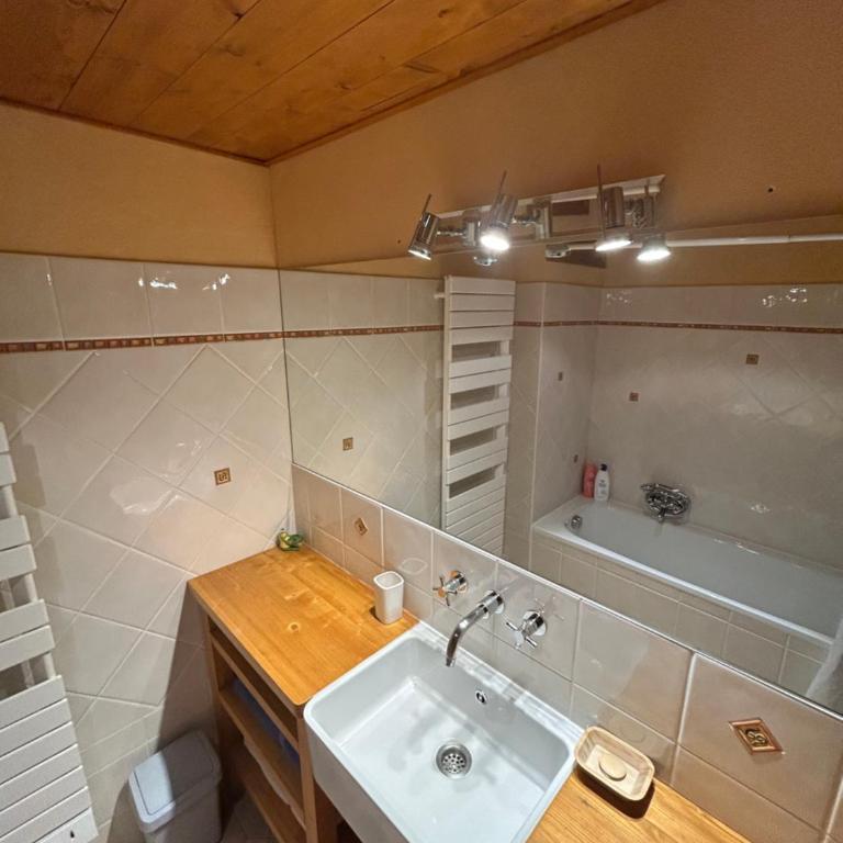 Spacious Farmhouse Apartment, by Lake & Mountains - Appartement 1 Chambre - 8