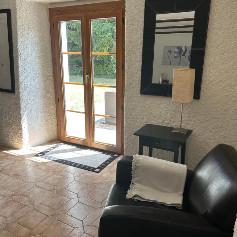 Spacious Farmhouse Apartment, by Lake & Mountains - Appartement 1 Chambre - 12