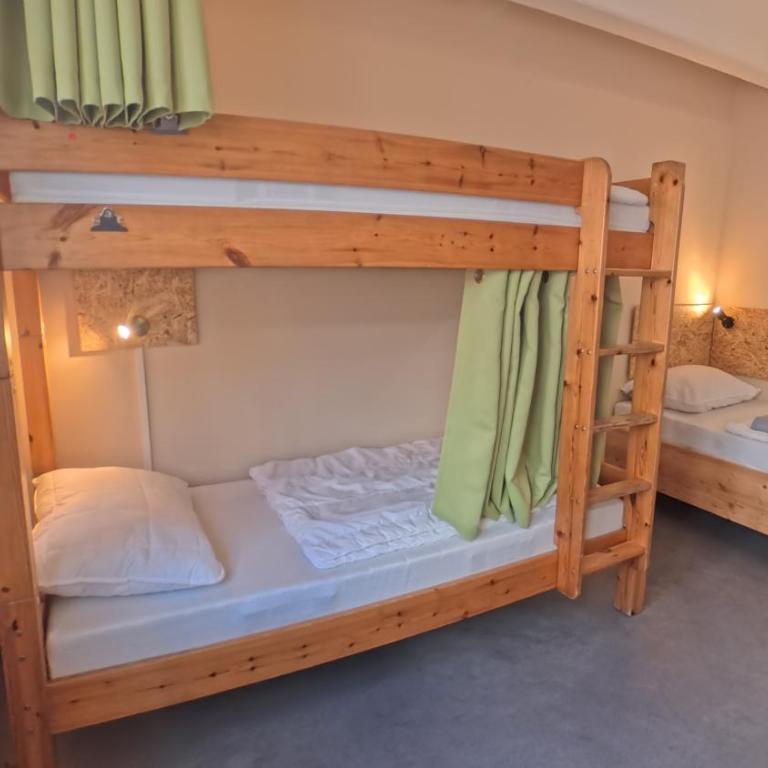Babelfish Hostel - Bett im 4-Bett-Schlafsaal - 1