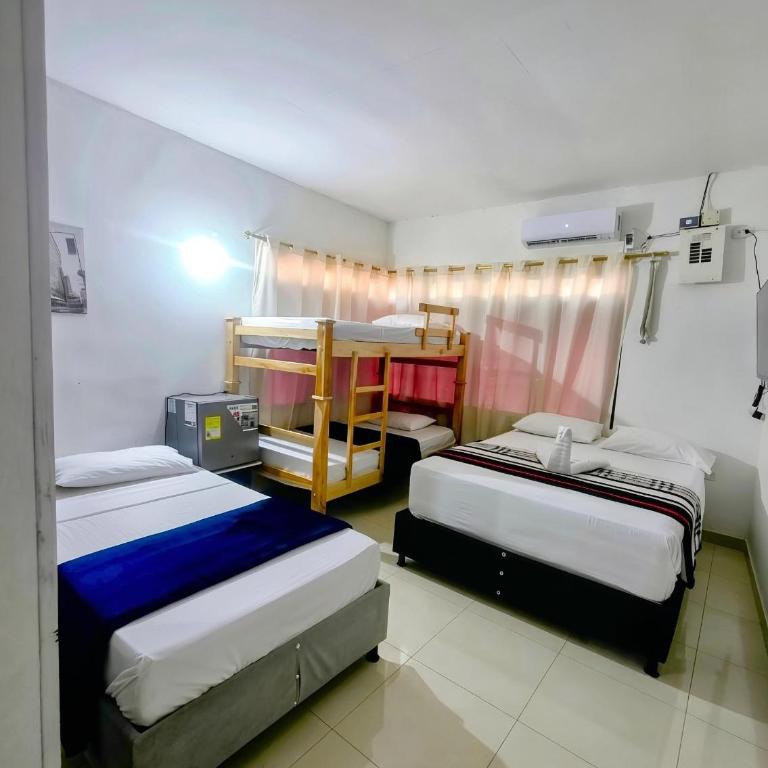 Hotel Montserrat Luxury - Double Room with Private Bathroom - 1