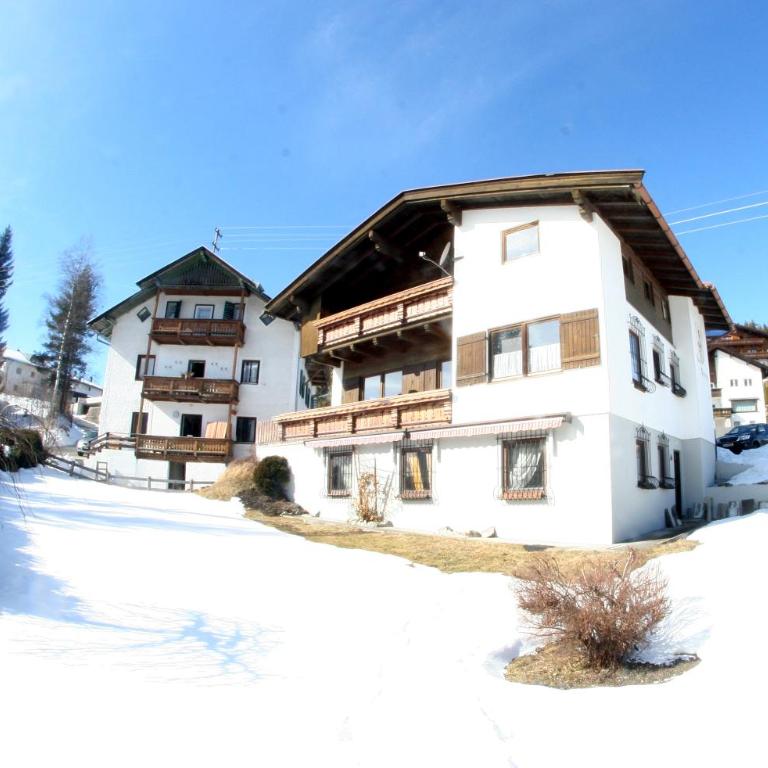 Family Friendly Chalet - Central with Beautiful Mountain Views - Familien-Chalet - 10