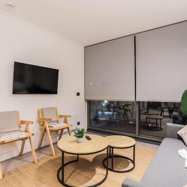 Prime Location In Las Condes Ideal For 3 - Apartment - 12