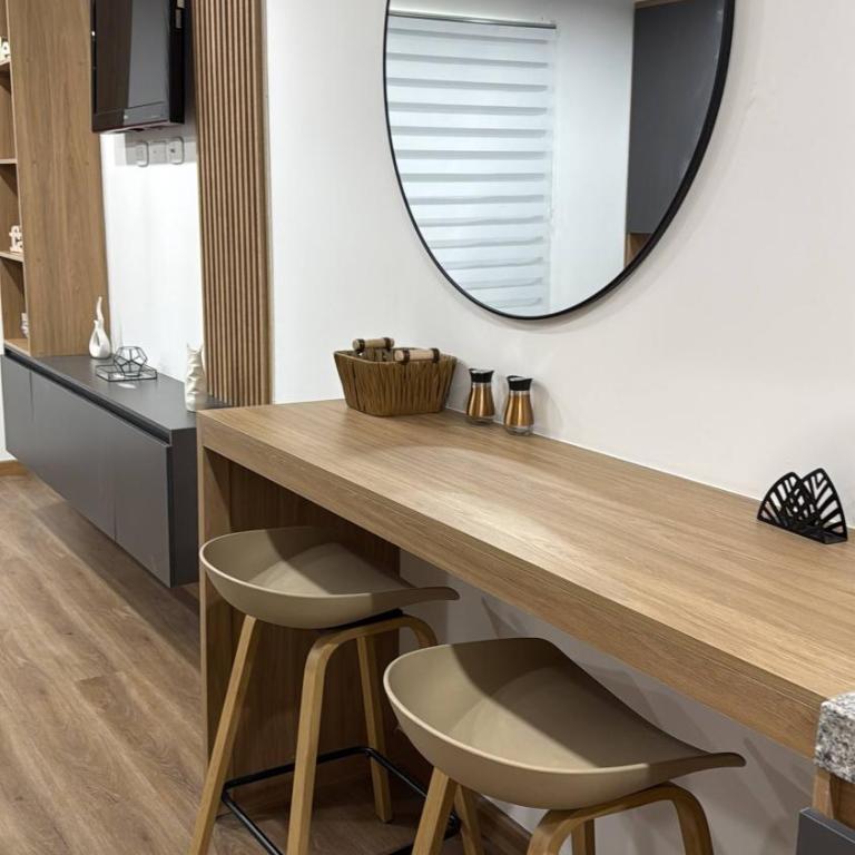 Beautiful Loft 5 minutes from the Airport - Apartment - 3