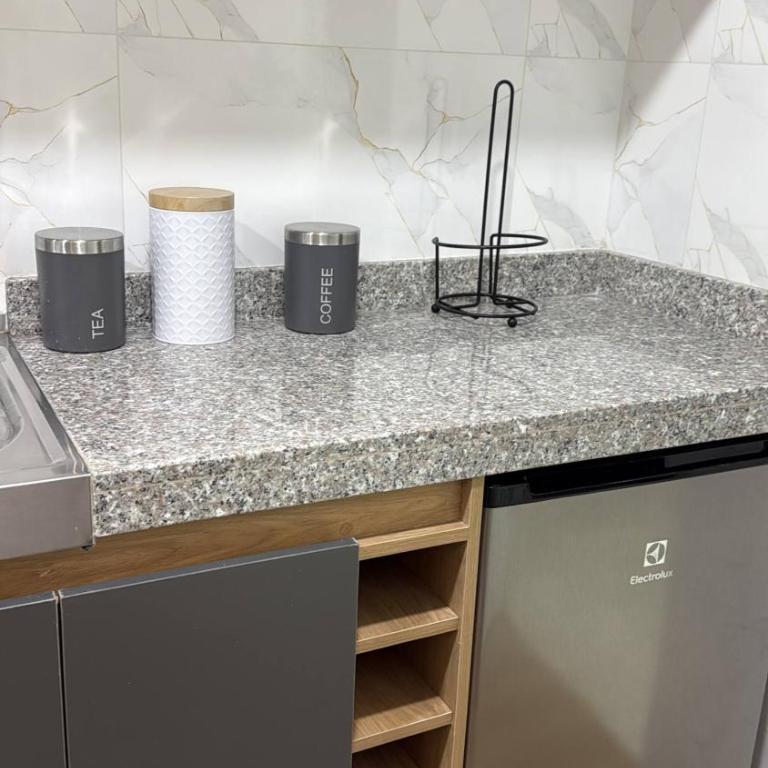 Beautiful Loft 5 minutes from the Airport - Apartment - 5