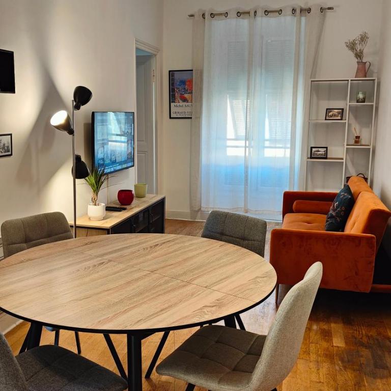 Authentic Nice Port Apartment - Walk Everywhere - Apartamento de 2 dormitorios - 2
