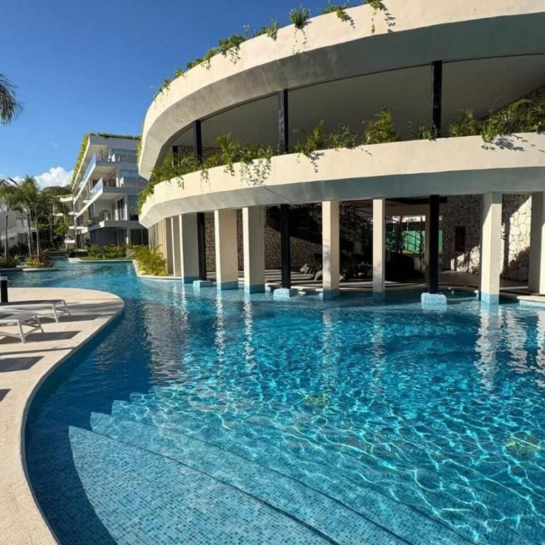 Stylish Apt with Private Balcony, Pool and Gym - Apartamento - 3