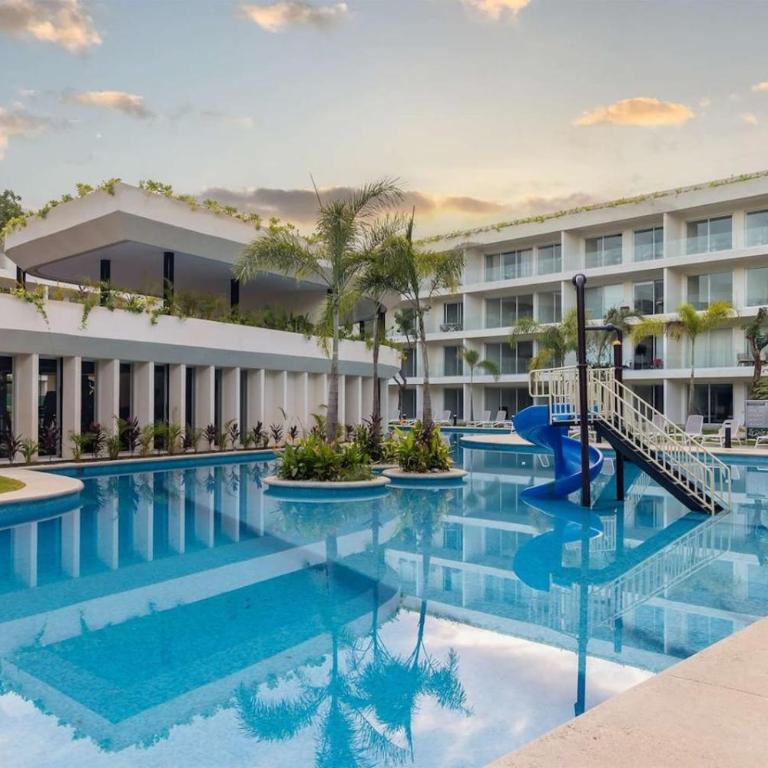 Stylish Apt with Private Balcony, Pool and Gym - Apartamento - 10